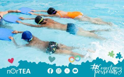 Actividad de piscina para niños con TEA